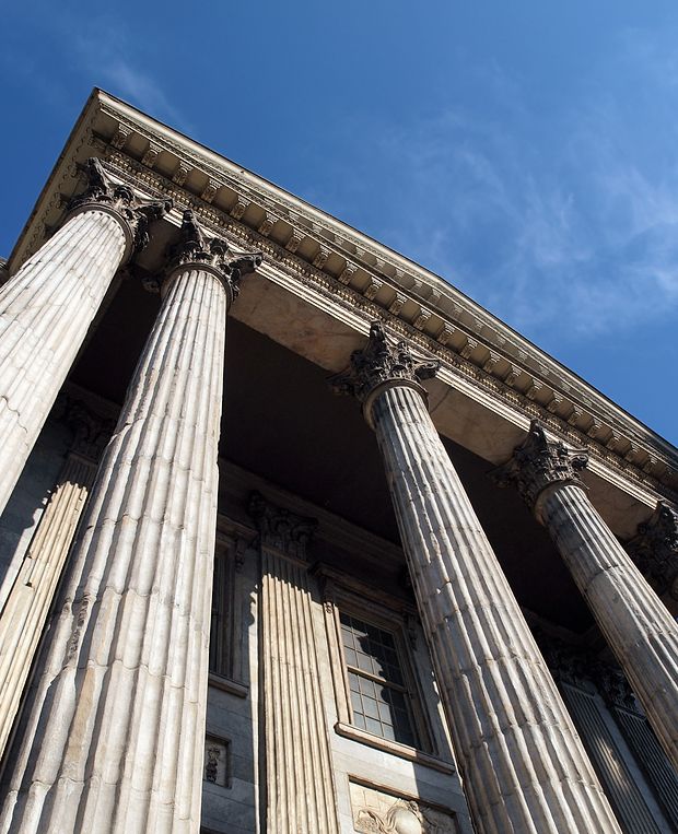 Image of the outside of a bank building